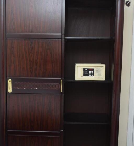 اتاق اکونومی, Egyptians Hostel