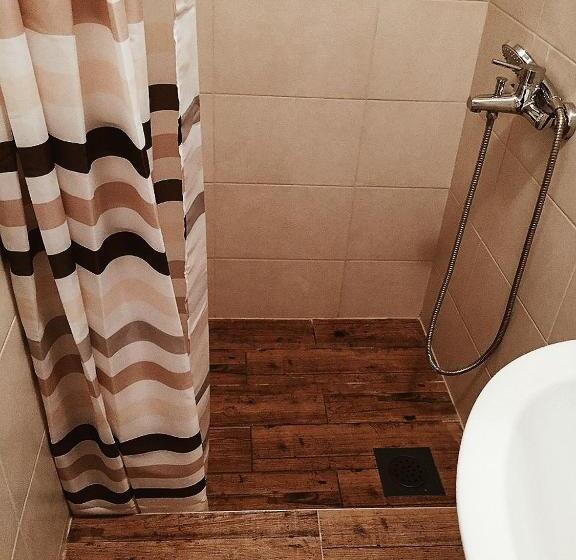 Economy Quadruple Room, Guest House Edem Ii