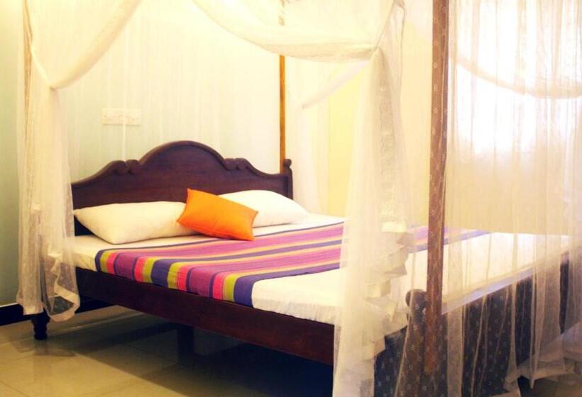 家庭间, Tiny Royal Palace