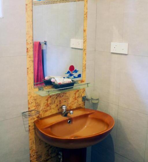 家庭间, Tiny Royal Palace