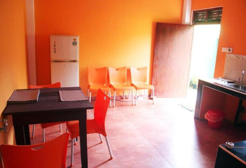 家庭间, Tiny Royal Palace