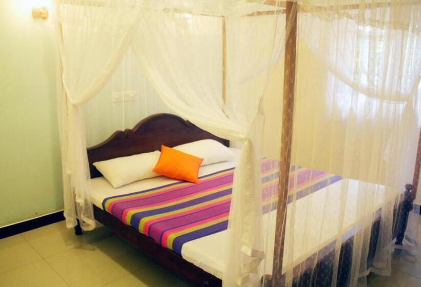 家庭间, Tiny Royal Palace