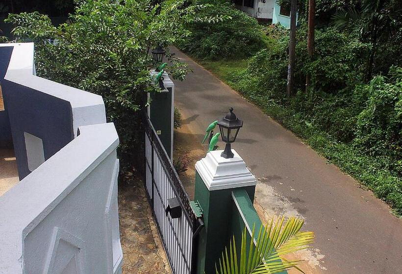 标准间, Tiny Royal Palace