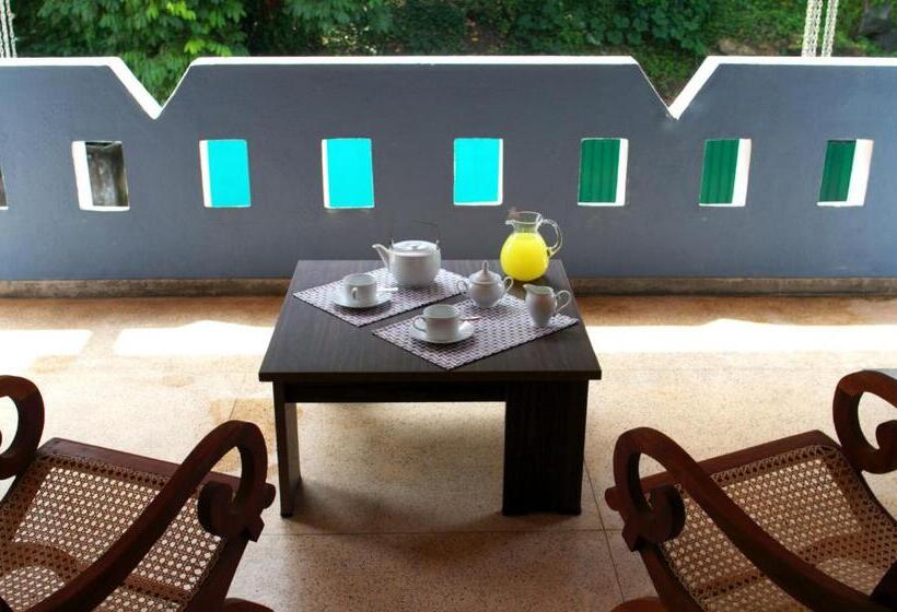 标准间, Tiny Royal Palace