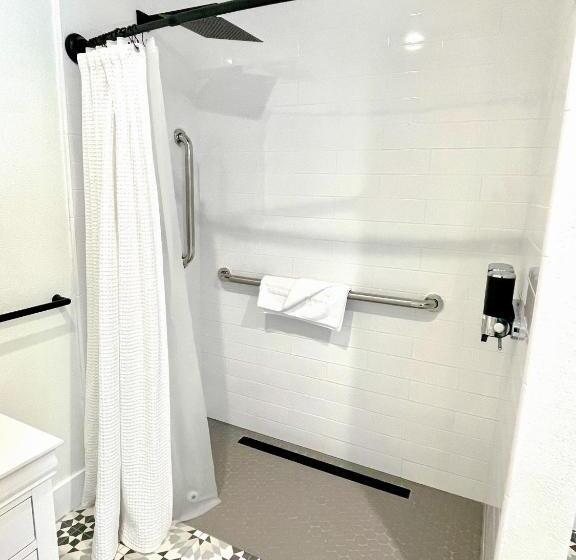 身障者適用キングサイズベッドルーム, New Haven Inn