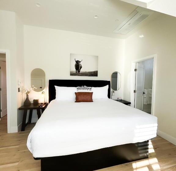 キングサイズベッドのデラックススイート, New Haven Inn