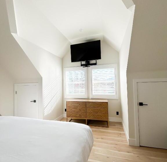 キングサイズベッドのデラックススイート, New Haven Inn