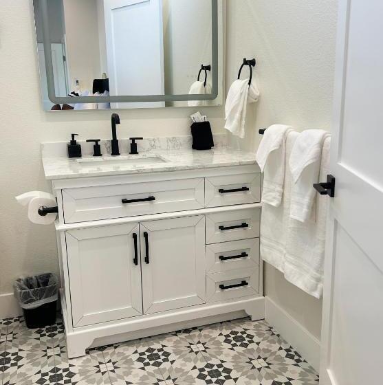 キングサイズベッドのデラックススイート, New Haven Inn