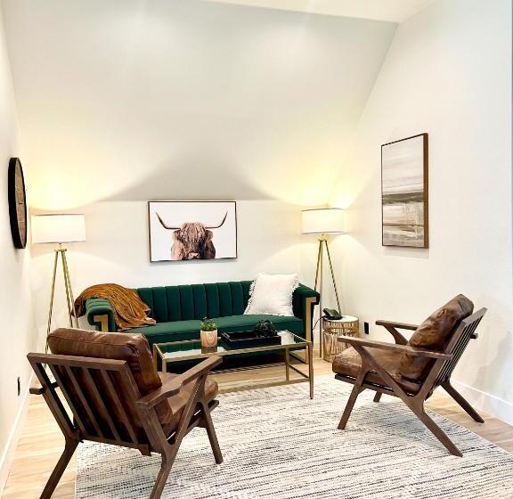 キングサイズベッドのデラックススイート, New Haven Inn