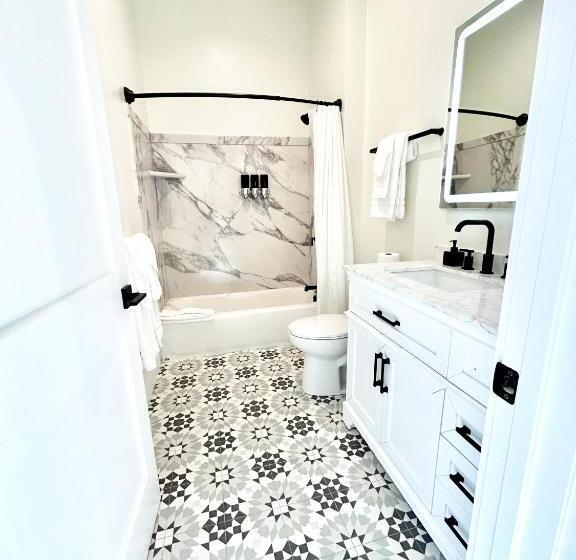 スーペリアースイート, New Haven Inn