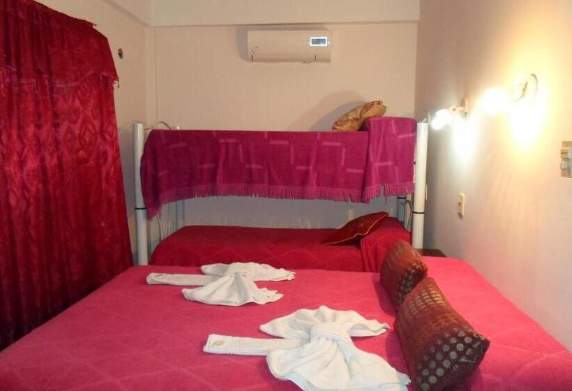 اتاق استاندارد چهار تخته, Antonia