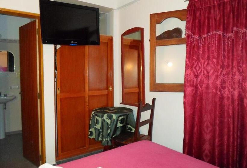 四人标准间, Antonia