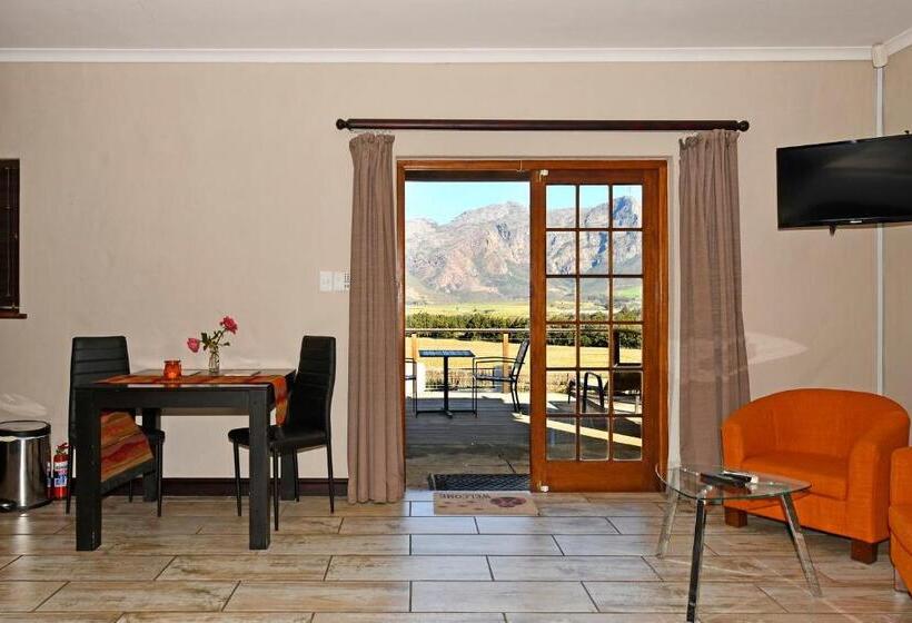 کلبه ییلاقی, Topiary Wine Estate & Cottages