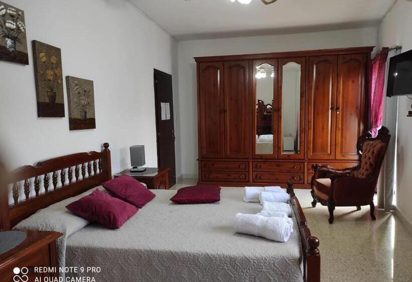 اتاق استاندارد سه نفره, D Ambrogio Guest House