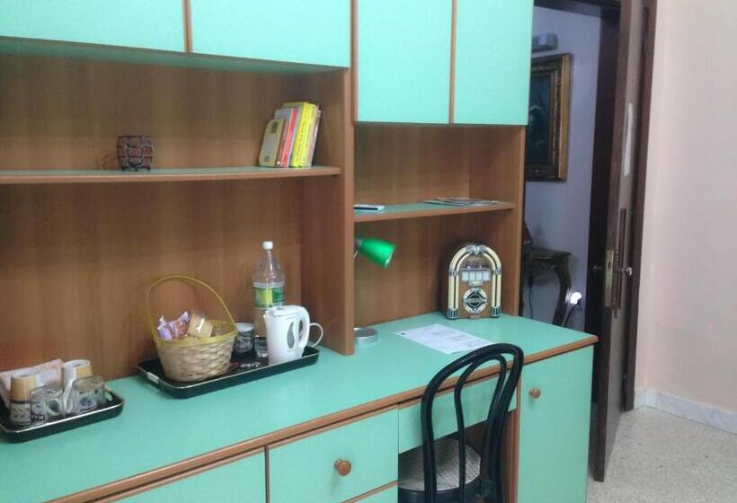 اتاق استاندارد با سرویس بهداشتی مشترک, D Ambrogio Guest House