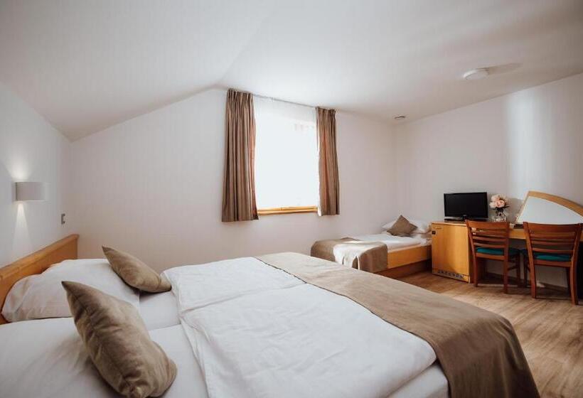 اتاق خانوادگی, Gostišče Iršič