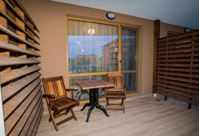 إستوديو قياسى, Boutique Apart Hotel Versis