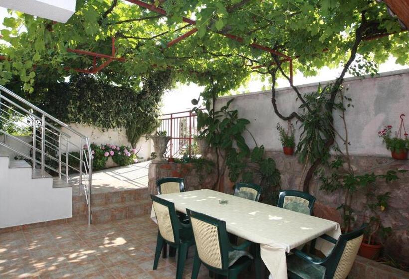 استودیوی استاندارد, Guest House Ugljevarevic