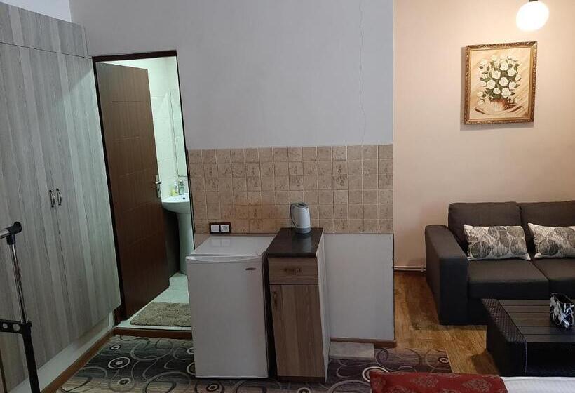 اتاق لوکس سه تخته, Shara Talyan 8/2 Guest House