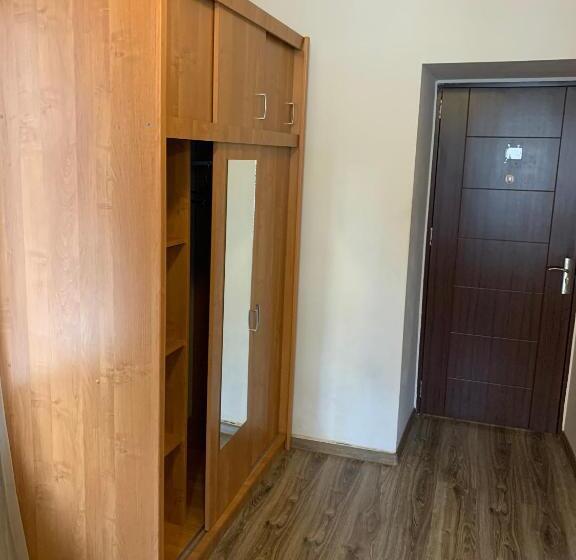 اتاق استاندارد سه نفره, Shara Talyan 8/2 Guest House