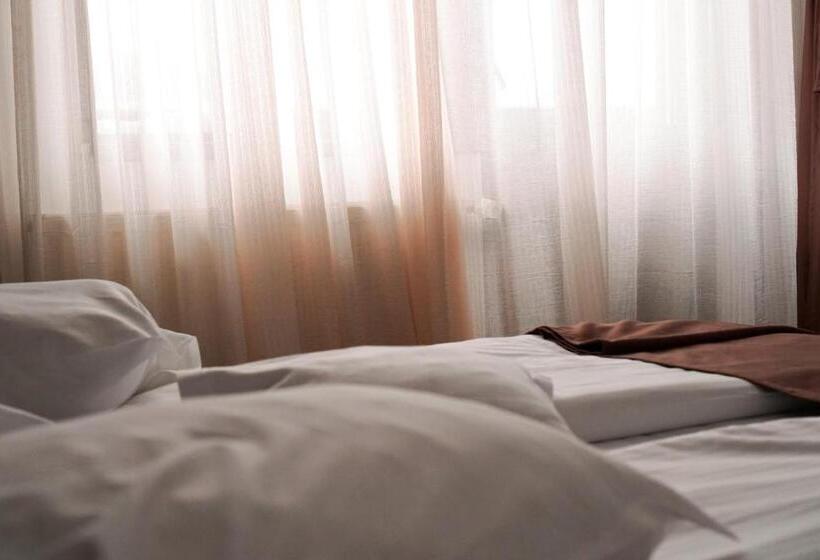 バルコニー付スイート, Pensiunea Noni