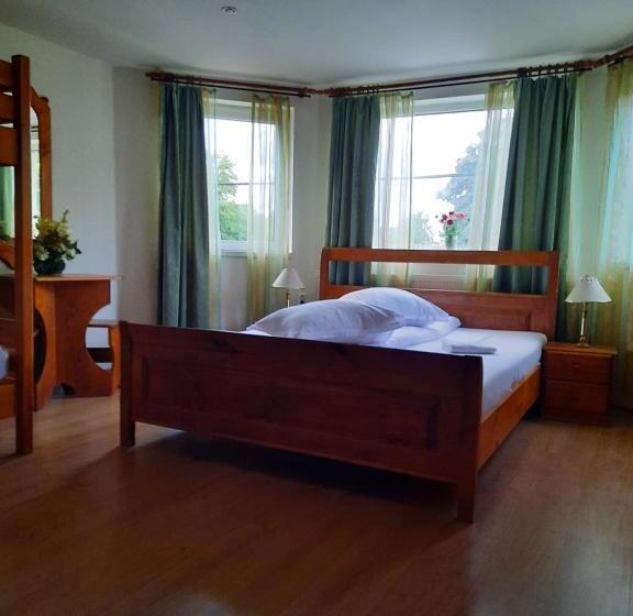 스탠다드 트리플 룸, Pensiunea Poiana Avrigului