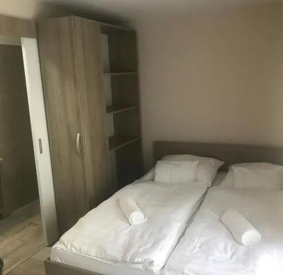 اتاق استاندارد سه نفره, Apartman Gondola