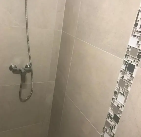 اتاق استاندارد سه نفره, Apartman Gondola