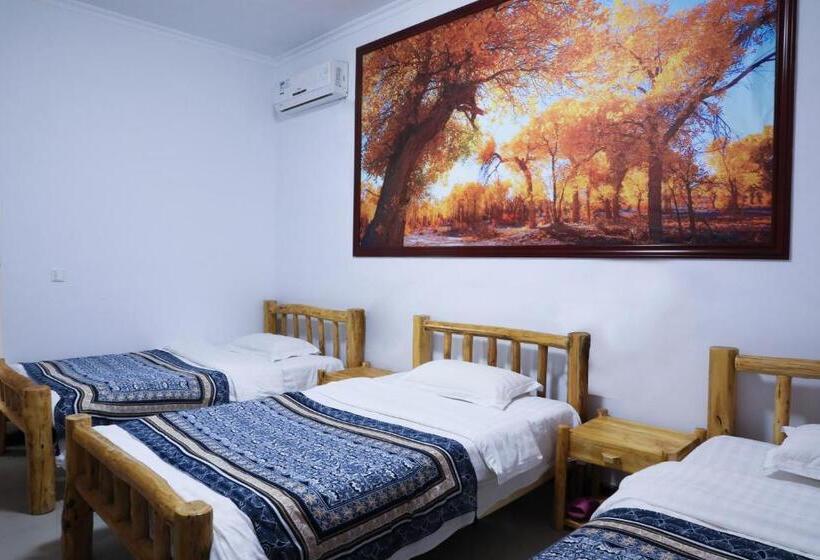 غرفة قياسية ثلاثية, Dunhuang Hu Yang Inn