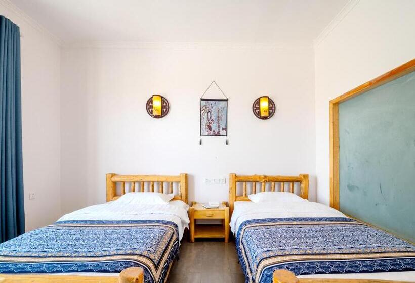 Delüks Oda, Dunhuang Hu Yang Inn