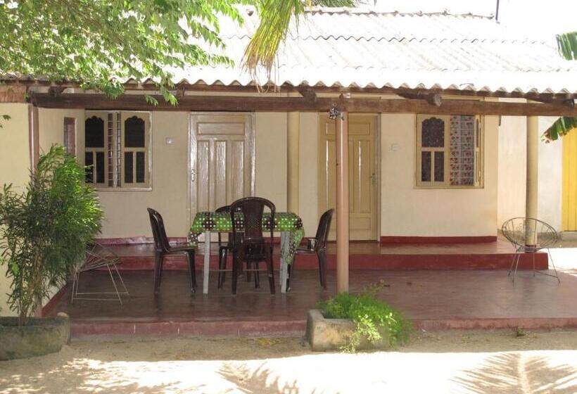 标准房带园景, Gopalapuram Guest House