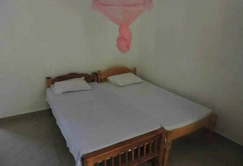 Standard Neljän Hengen Huone, Gopalapuram Guest House