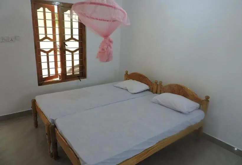 Standard Neljän Hengen Huone, Gopalapuram Guest House