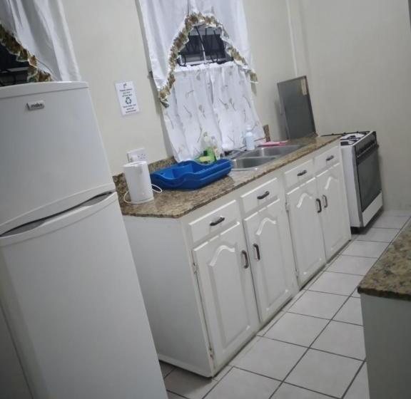 اتاق اکونومی, Hilltop View Guesthouse