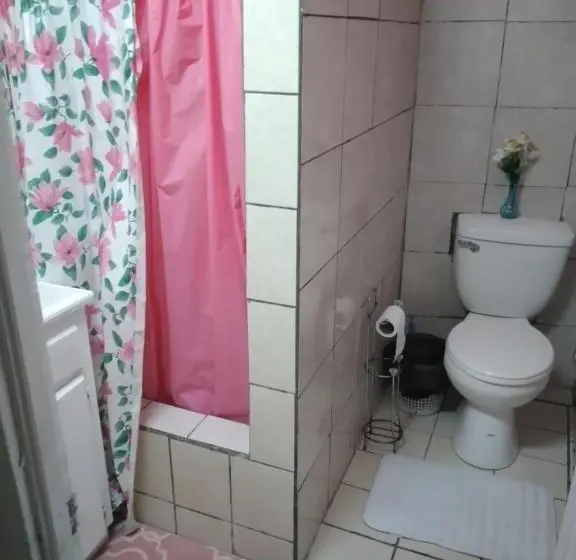 اتاق استاندارد سه نفره, Hilltop View Guesthouse