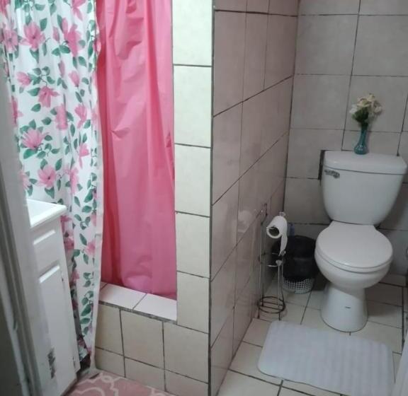 اتاق استاندارد سه نفره, Hilltop View Guesthouse