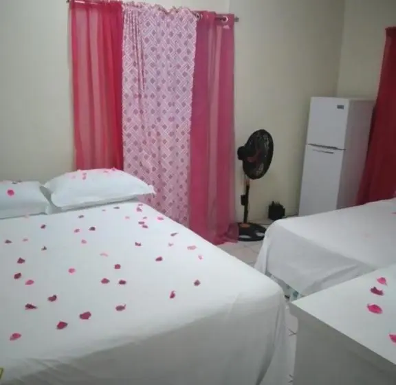 اتاق استاندارد سه نفره, Hilltop View Guesthouse