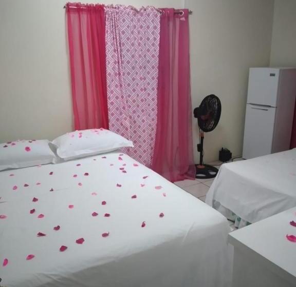 اتاق استاندارد سه نفره, Hilltop View Guesthouse