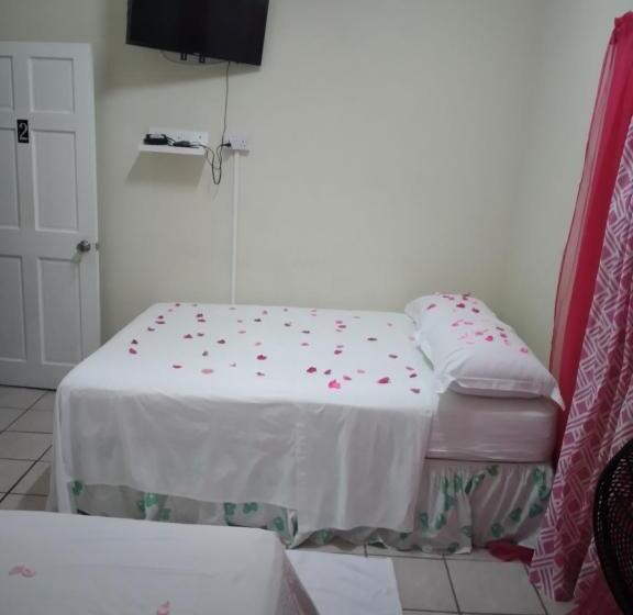 اتاق استاندارد سه نفره, Hilltop View Guesthouse