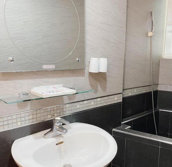 اتاق لوکس, H