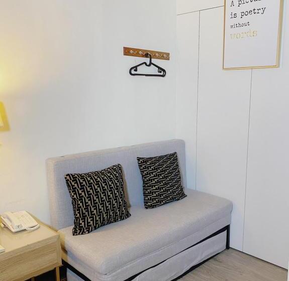 اتاق لوکس, H