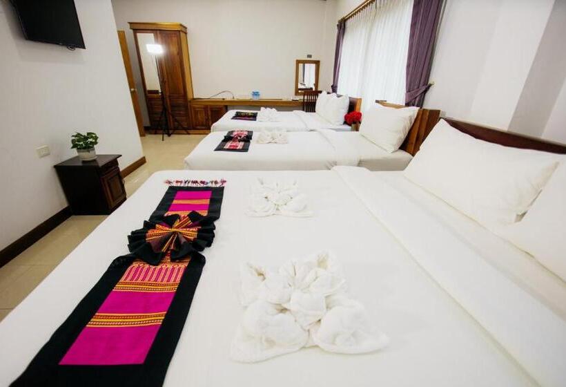 패밀리 룸, Sisombat Plaza