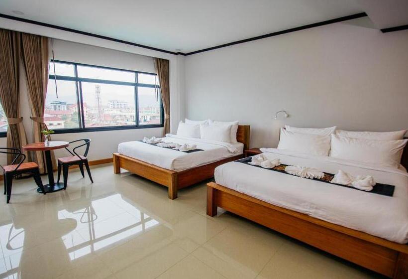 디럭스 패밀리 룸, Sisombat Plaza