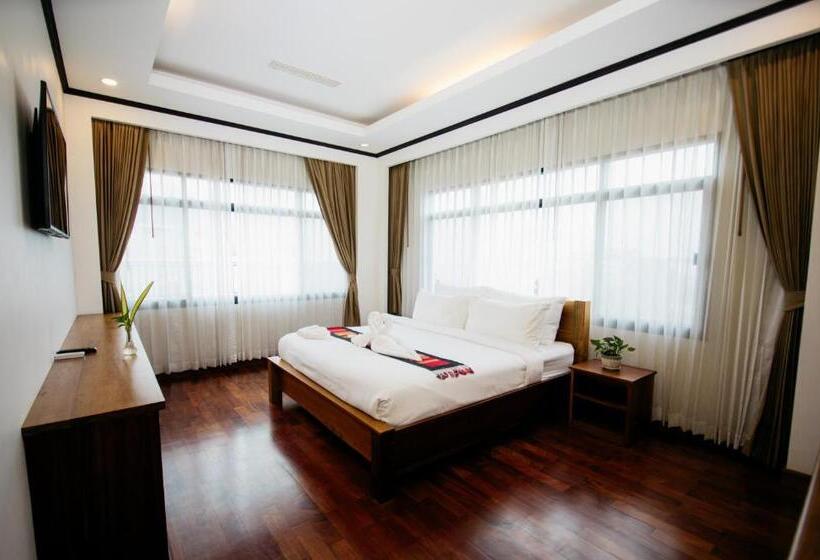 스위트 킹사이즈 침대, Sisombat Plaza