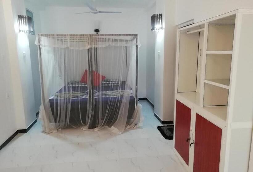 Номер Стандарт, Universal Beach