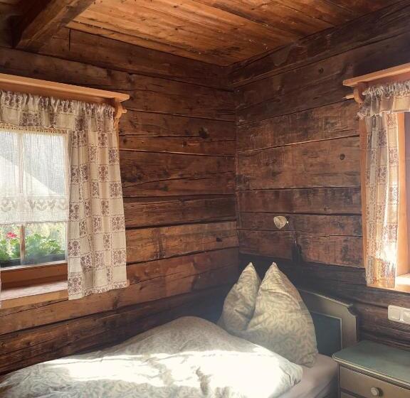 کلبه ییلاقی, Alpengasthof Karalm