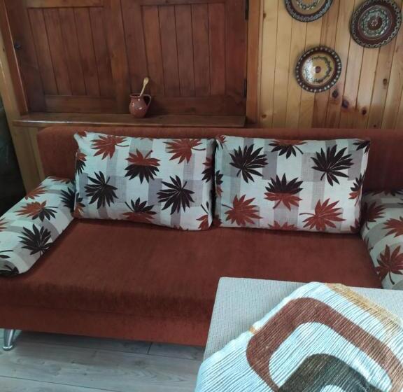 经济型三人房间, Gologanova House