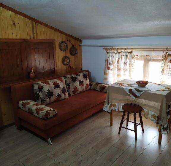 经济型三人房间, Gologanova House