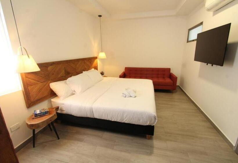 スタンダードトリプルルーム, Pajara Pinta