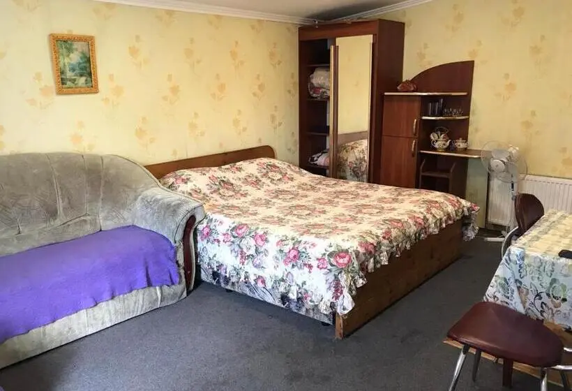 Standard Triple Room with Terrace, Shevchenka Guest House от 600гр 1 2 3к квартири 096 55 48 111 біля академії